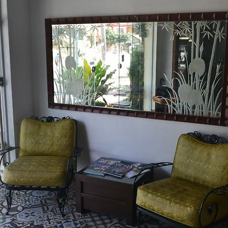 Vista Real Hotel Тагайтай Экстерьер фото