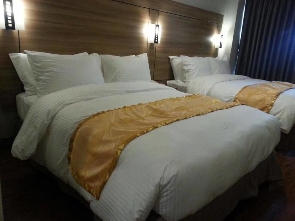 Vista Real Hotel Тагайтай Экстерьер фото