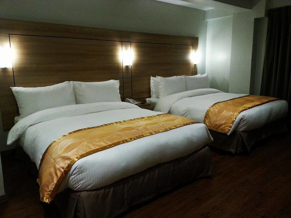 Vista Real Hotel Тагайтай Экстерьер фото