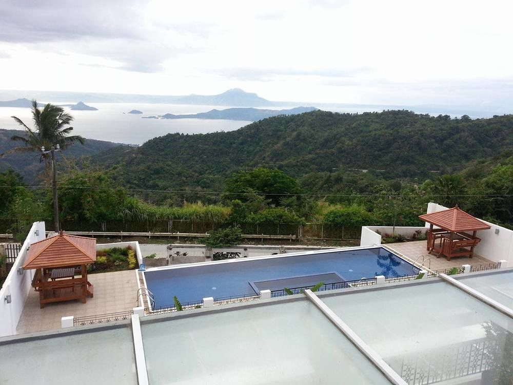 Vista Real Hotel Тагайтай Экстерьер фото