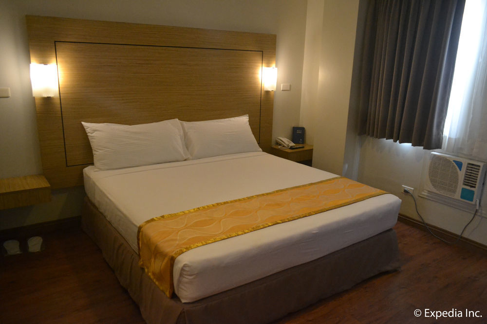 Vista Real Hotel Тагайтай Экстерьер фото