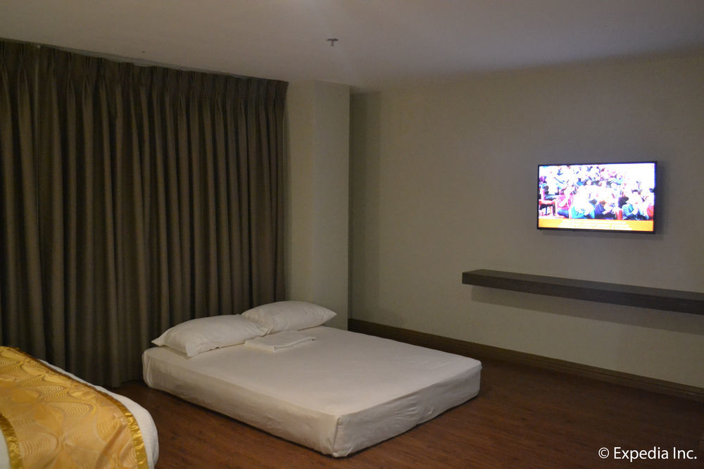 Vista Real Hotel Тагайтай Экстерьер фото