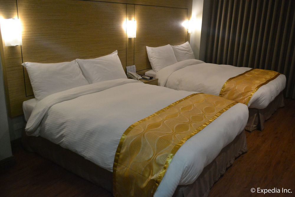 Vista Real Hotel Тагайтай Экстерьер фото