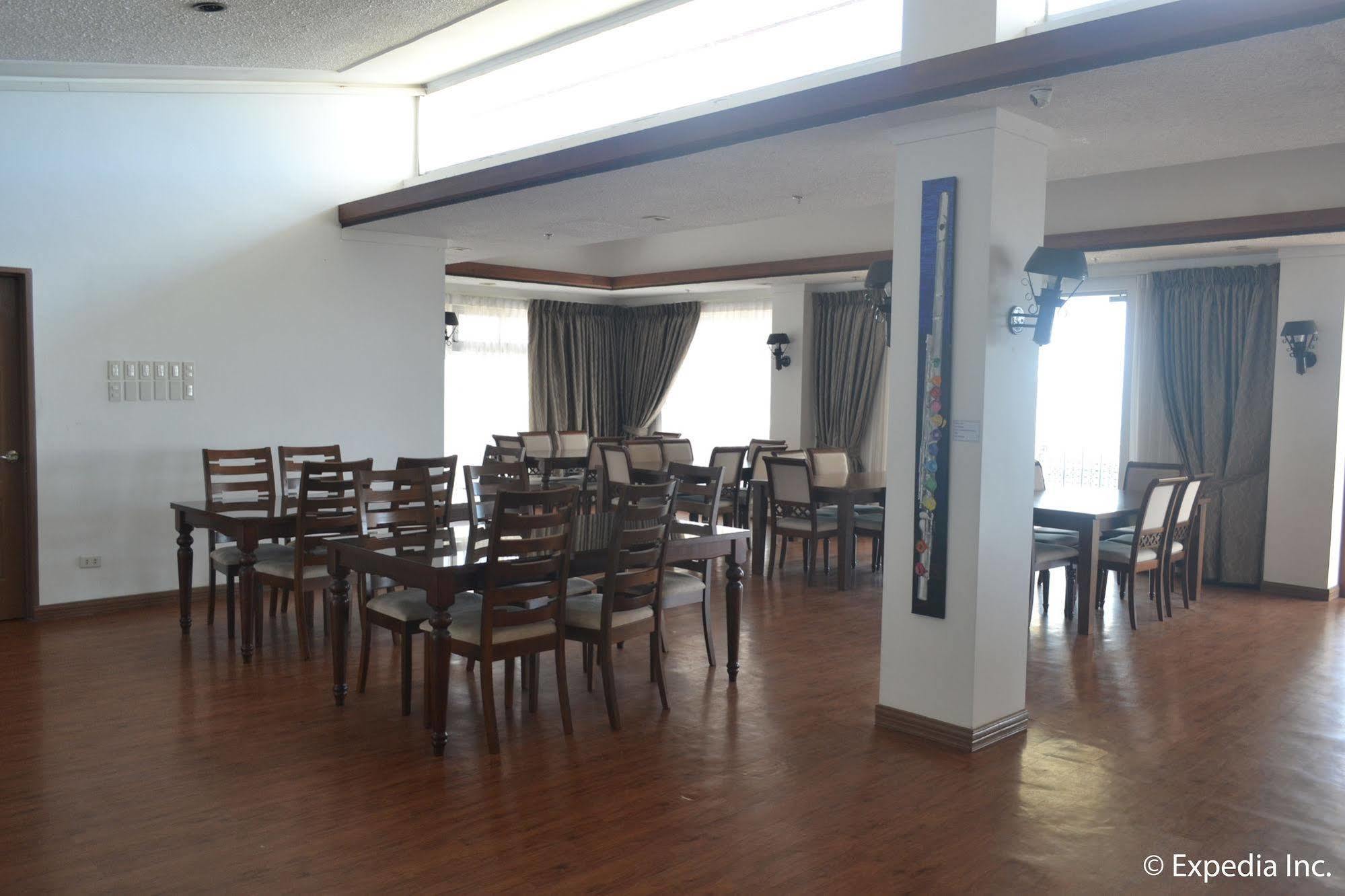 Vista Real Hotel Тагайтай Экстерьер фото