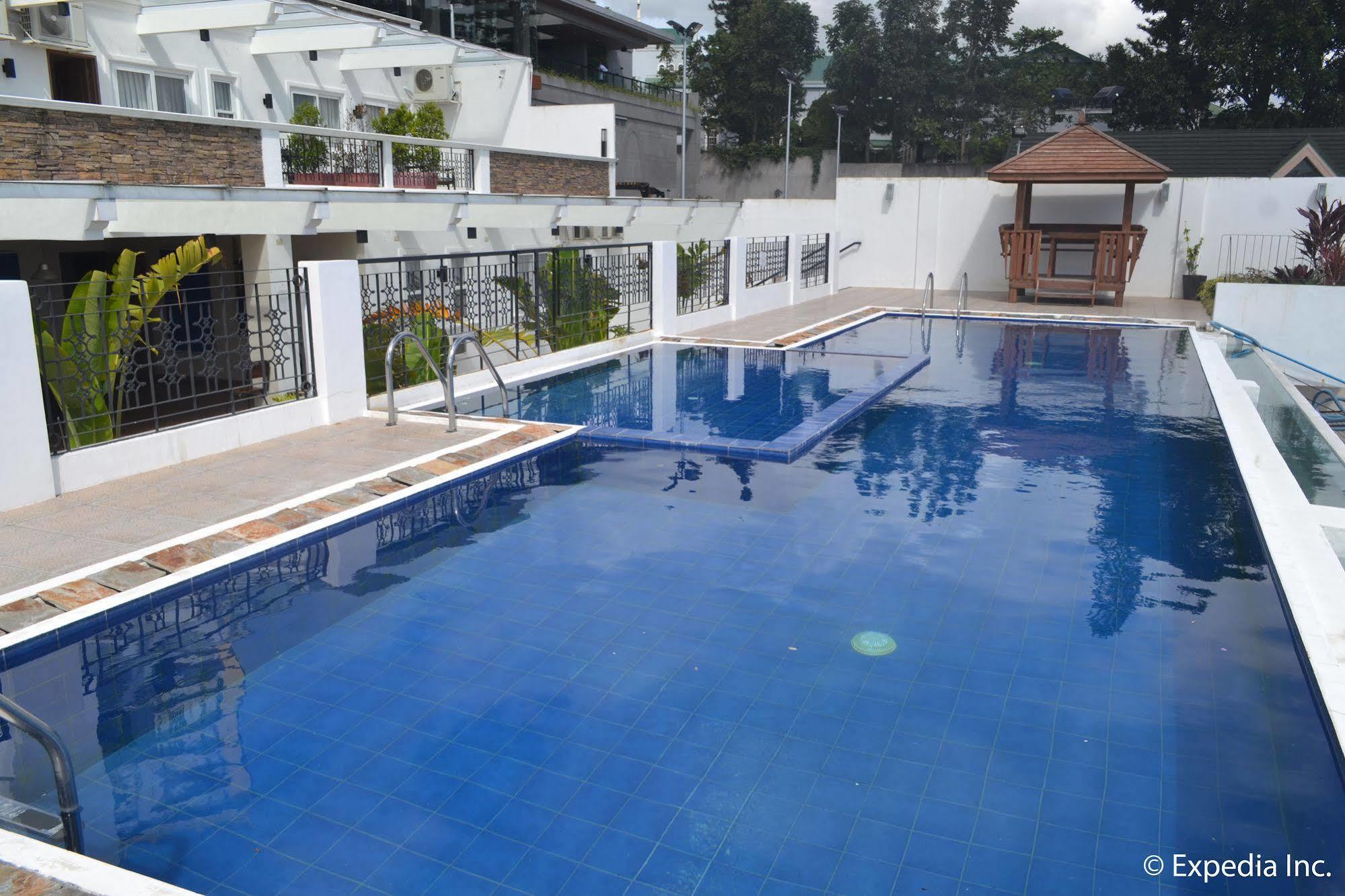 Vista Real Hotel Тагайтай Экстерьер фото