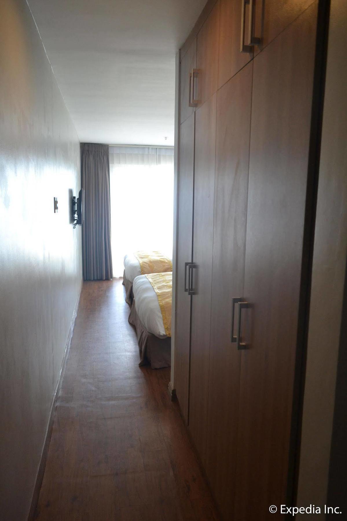 Vista Real Hotel Тагайтай Экстерьер фото